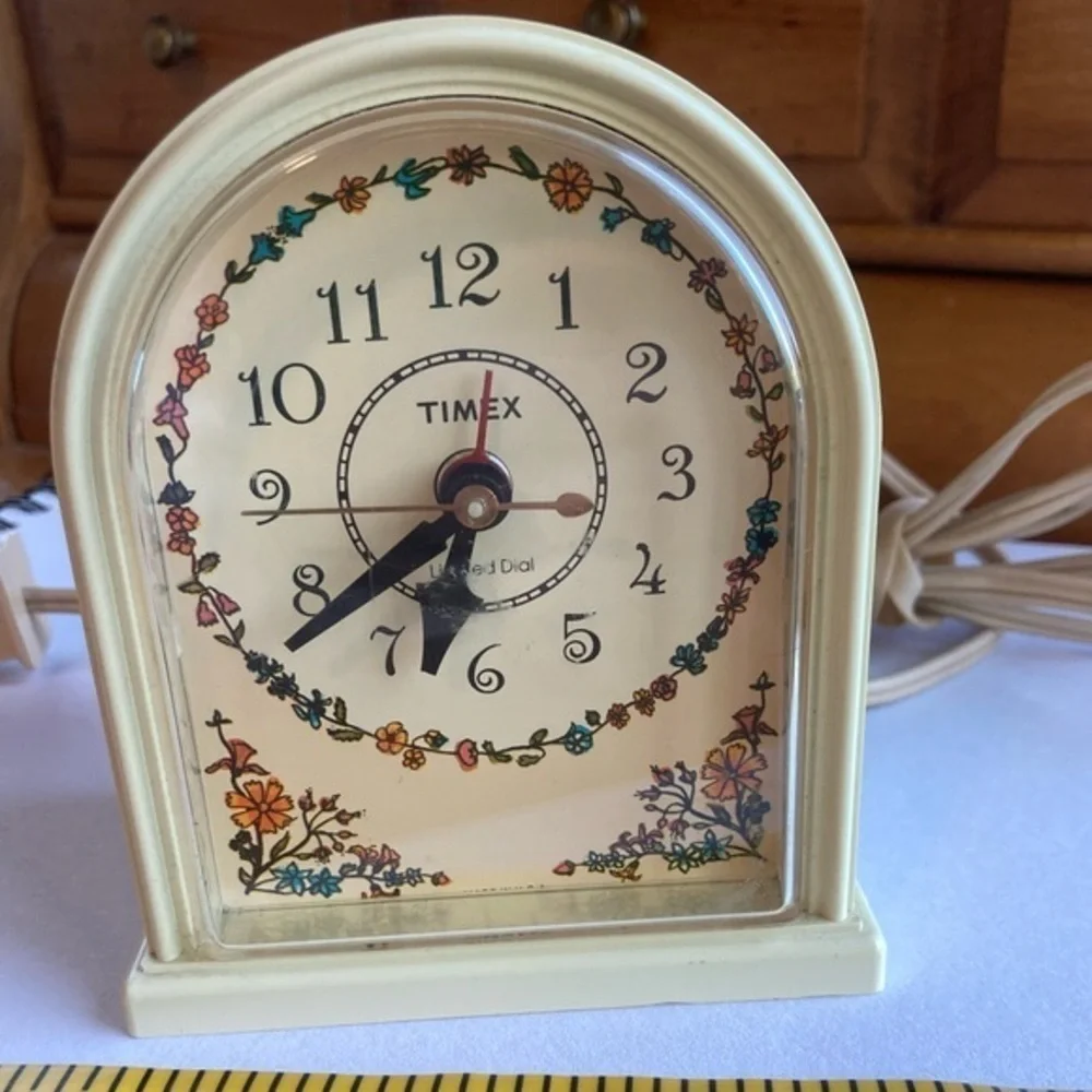 ⏰Clock⏰WORKS!⏰TIMEX COTTAGECORE VNTG ALARM CLOCK FLOWERS doesn’t light up